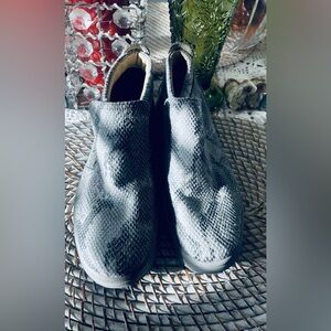 Women's Snakeskin Pattern Sneakers